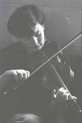 Maeve Donnelly playing fiddle [negative] / Joe Dowdall