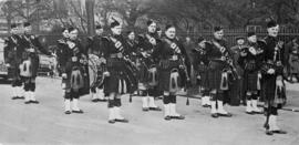 Unidentified pipe band [negative] / [unidentified photographer]